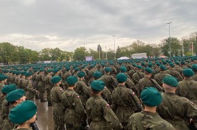 易游体育官网-波兰国家队实力爆发！欧锦赛资格战大放异彩