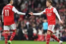 易游体育官网-球员们在比赛中的努力奋斗值得赞赏和肯定(球员们的比拼很热烈,赢得了观众的阵阵喝彩)