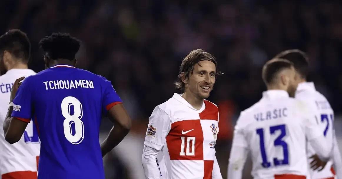 包含比利时战胜克罗地亚，晋级形势一片大好的词条