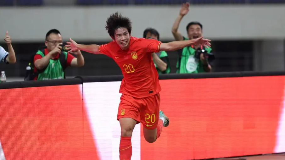 顽强拼搏！中国足球代表队赢得国际大赛